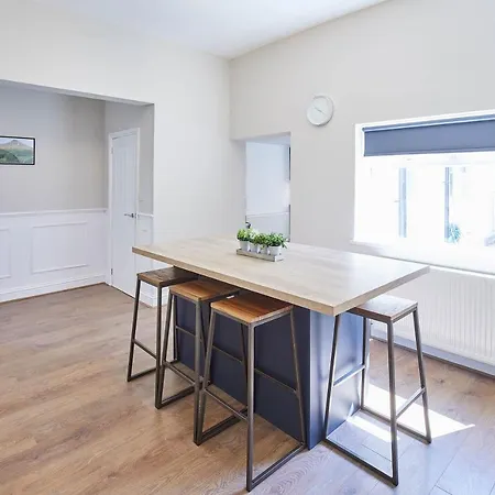 Hotel Host & - The Lobster 3*