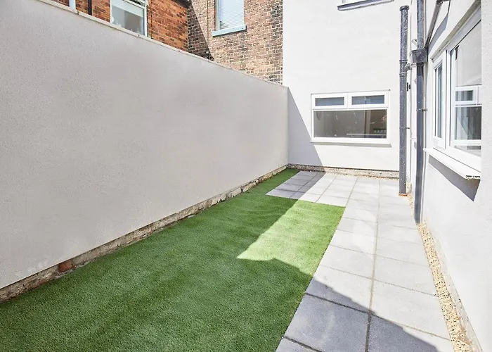 Host & - The Lobster 3* Redcar