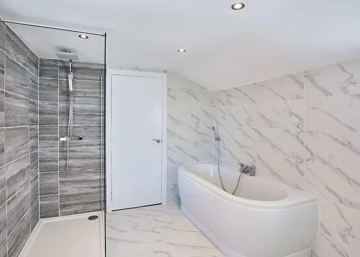 Host & - The Lobster 3*